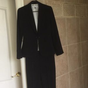 Tahari pant suit